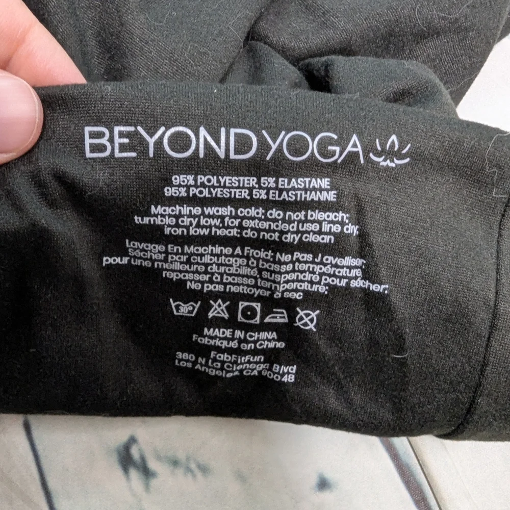 Beyond Yoga Infinity Scarf With Zipper Pocket
